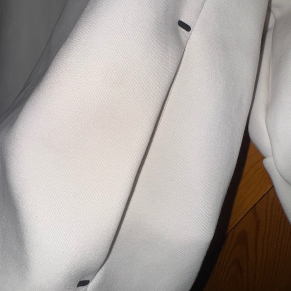 Nike Tech Fleece pullover White Hoodie - Picture 2 of 4